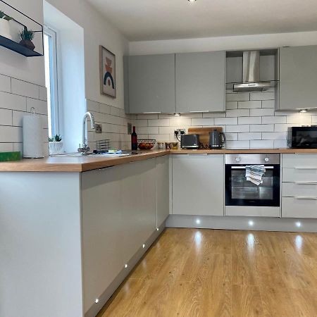 Modern 2 Bed Apartment/Free Parking/Near City/Self-Check In Handsworth Εξωτερικό φωτογραφία
