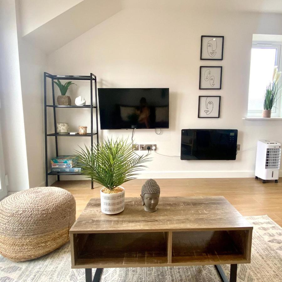 Modern 2 Bed Apartment/Free Parking/Near City/Self-Check In Handsworth Εξωτερικό φωτογραφία