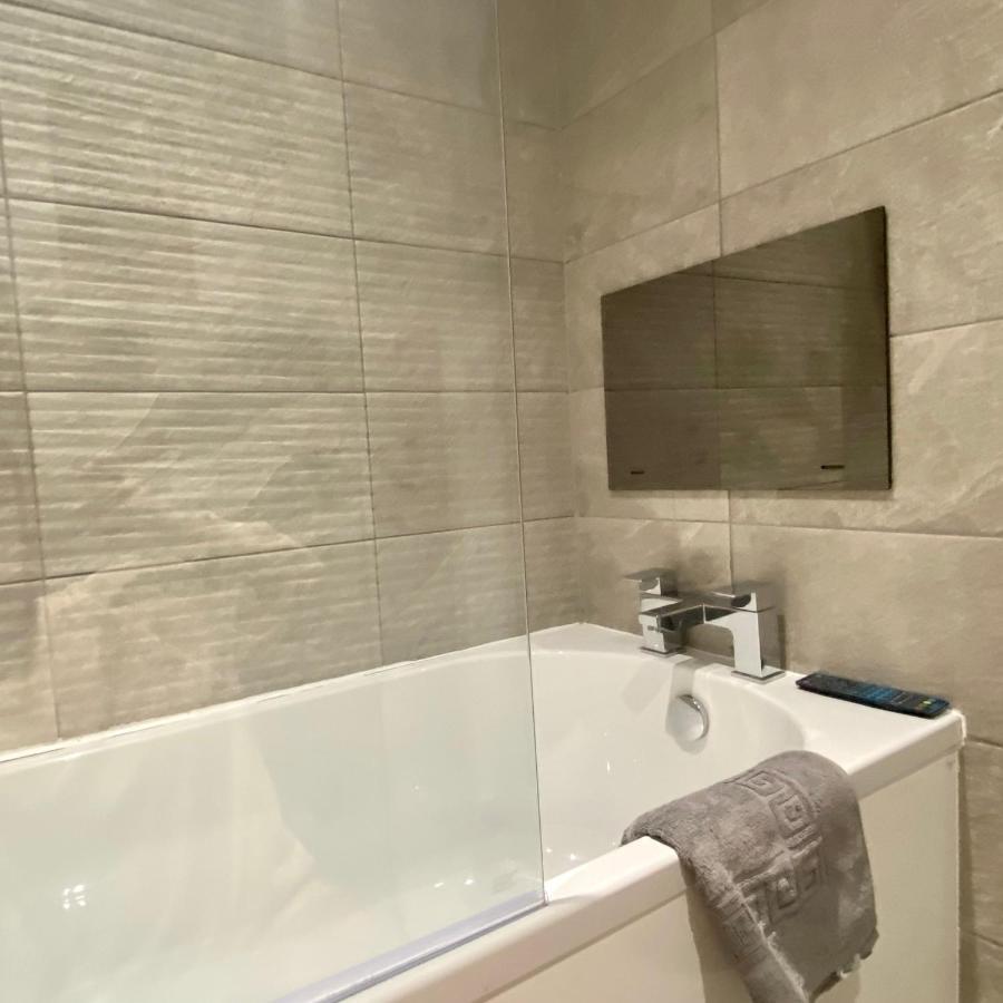 Modern 2 Bed Apartment/Free Parking/Near City/Self-Check In Handsworth Εξωτερικό φωτογραφία