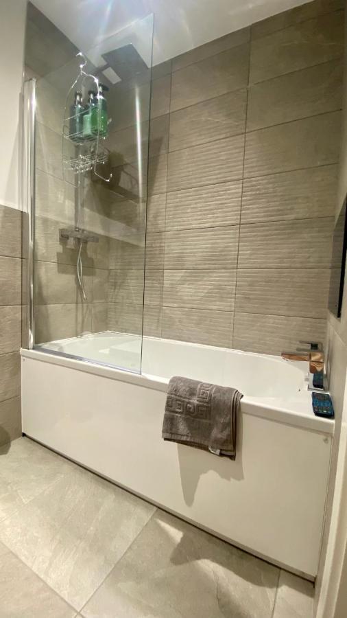 Modern 2 Bed Apartment/Free Parking/Near City/Self-Check In Handsworth Εξωτερικό φωτογραφία