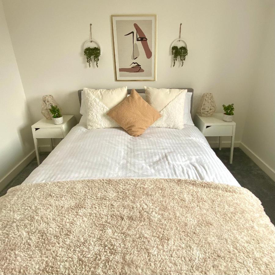 Modern 2 Bed Apartment/Free Parking/Near City/Self-Check In Handsworth Εξωτερικό φωτογραφία